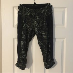 Lululemon athletic crop pants.